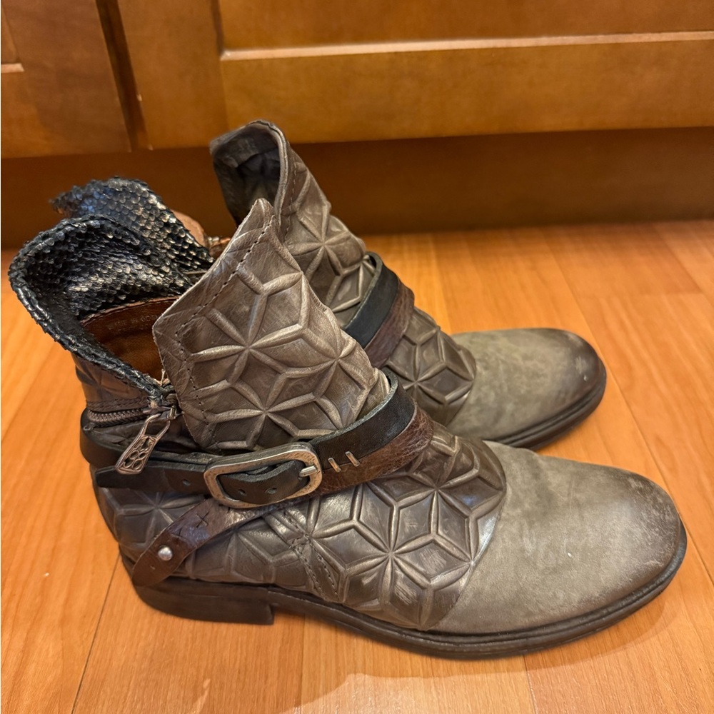 A.S.98 Geometric Patterned Boots - Brown and Black